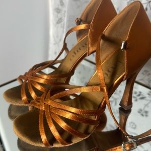 Latin ballroom shoe 7.5 Burju